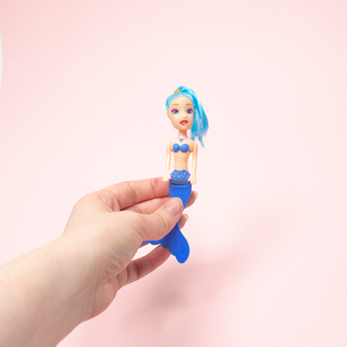 Assorted Love Heart Strawberry Lollipop Sweet with Mermaid Doll Toy 85g Product Gallery Image