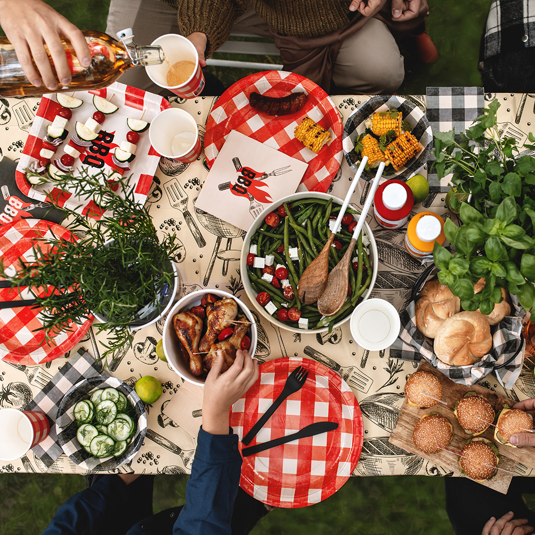 BBQ Red & White Square Paper Plates 26cm - Pack of 6 Product Gallery Image