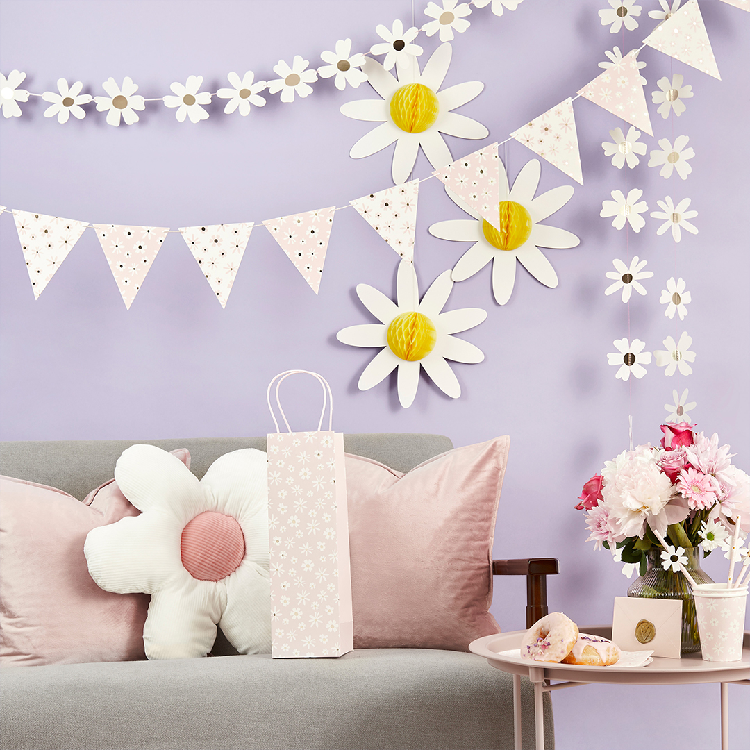 Daisy Chain Hanging Card Garland Decoration 5m View 3