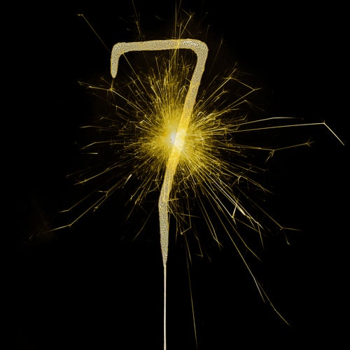 Glitz Gold Number 7 Non Hand Held Sparkler 17cm Product Image