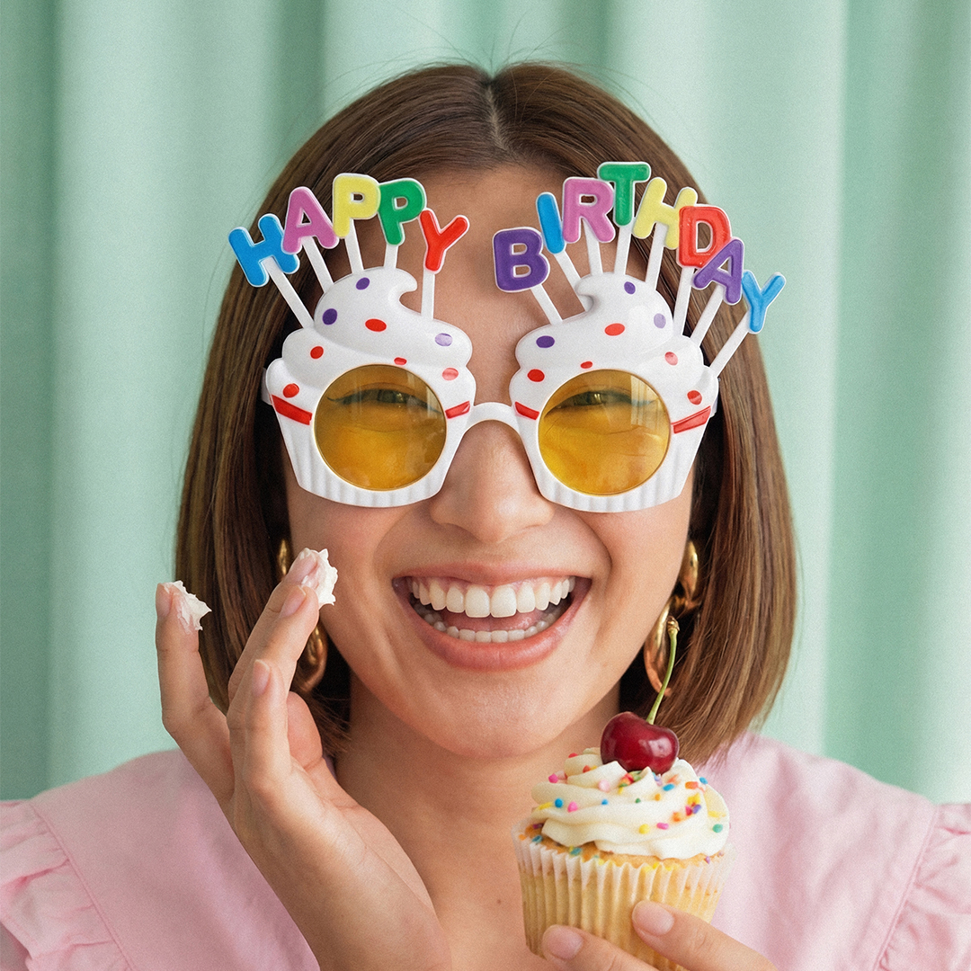 Happy Birthday Cupcakes Novelty Celebration Plastic Glasses View 2