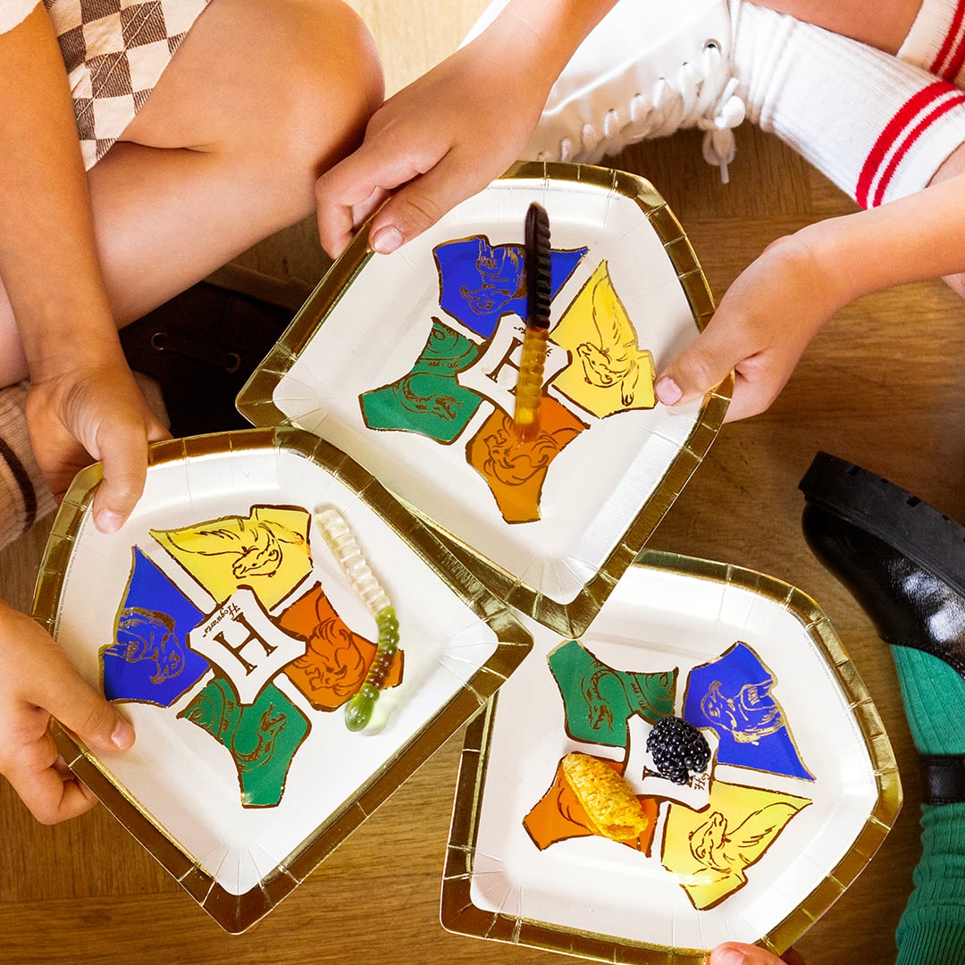 Harry Potter Hogwarts Crest Shaped Paper Plates 18cm - Pack of 6 View 3