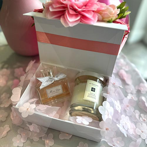 Luxury Floral Mother's Day Magnetic Gift Box - Inflated Balloon In A Box Product Gallery Image