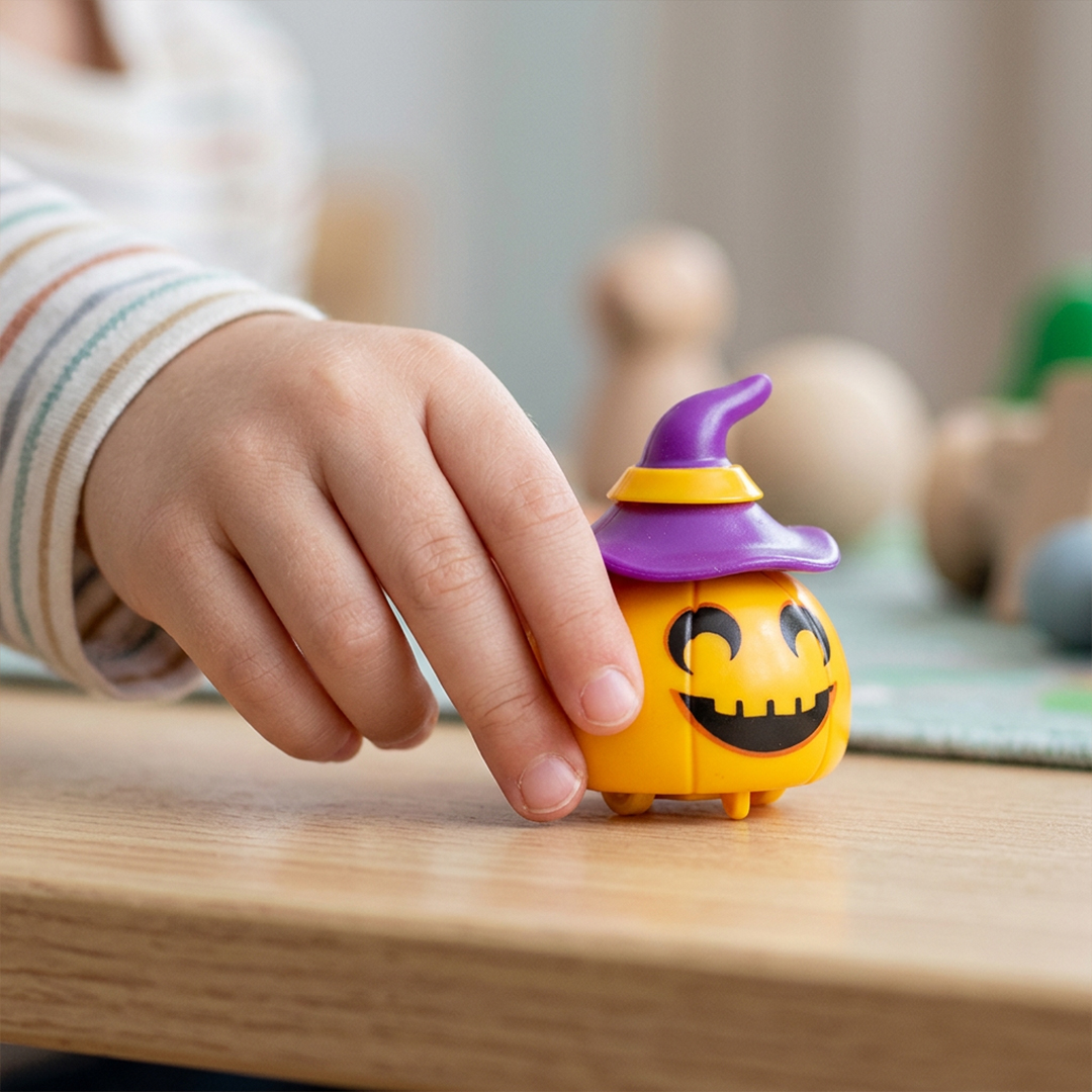 Pumpkin with Purple Hat Halloween Pull Back Toy 4.5cm View 2